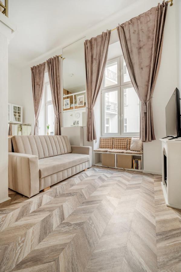 - Fireplace, Location By Rentujemy * Lodz (Lodz)