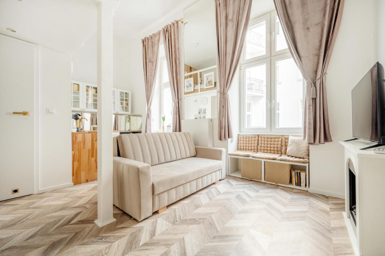 - Fireplace, Location By Rentujemy Apartment